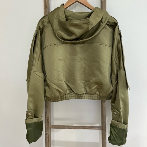 Pretty Little Thing Army Green Cropped Satin Oversized Bomber Jacket 4 / 10 NWT - Picture 5 of 8